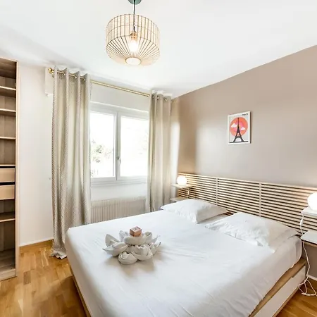 아파트 Calm And Breathtaking View With Balcony Garage Included *