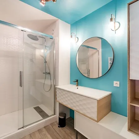 아파트 Calm And Breathtaking View With Balcony Garage Included