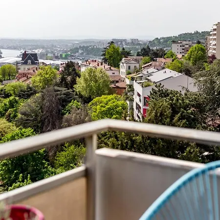 Calm And Breathtaking View With Balcony Garage Included * 리옹