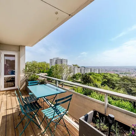 아파트 Calm And Breathtaking View With Balcony Garage Included